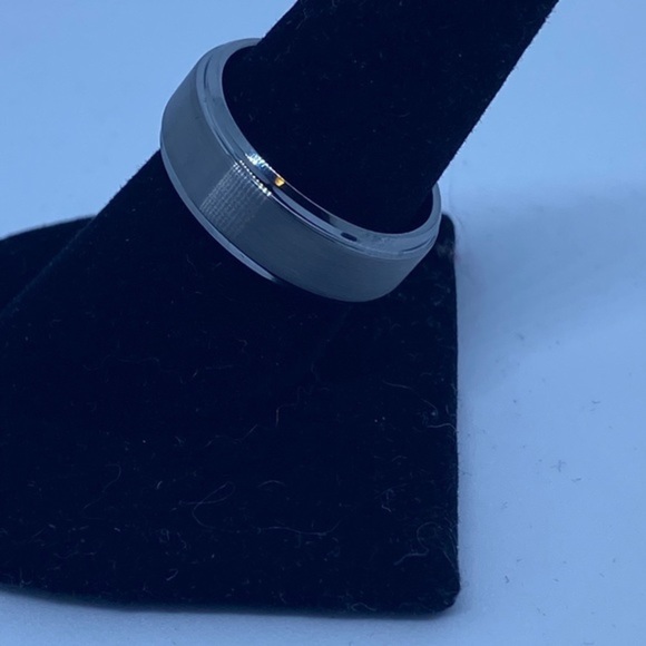 8mm Polished Step Edge Matte Brushed Finish Center Tungsten Ring Men’s Size 8.5 - Picture 4 of 7